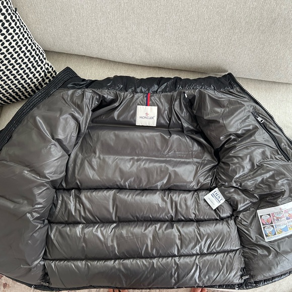 Moncler Maya jacket - Size 3 L - black winter jacket - NFC scans - Picture 2 of 15